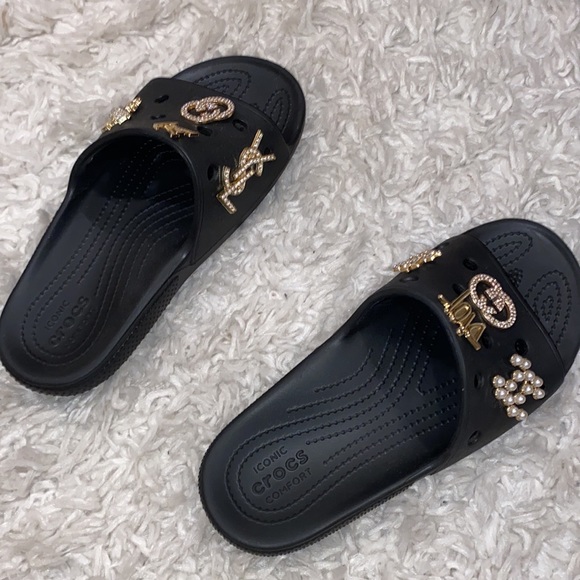 Crocs with designer jibbs - Picture 2 of 4